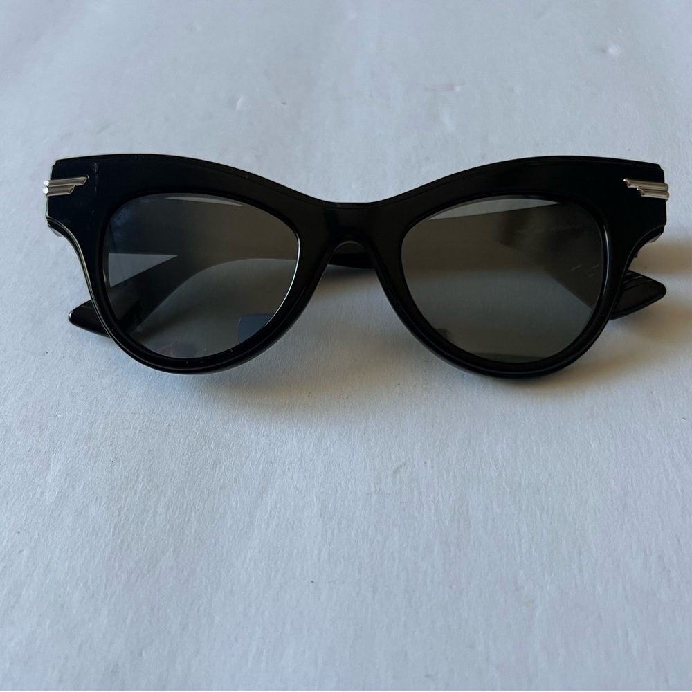 BOTTEGA VENETA BV1004S WOMENS CATEYE SUNGLASSES BLACK ACETATE GREY LENSES NWOT